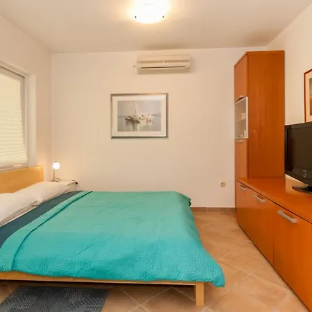 Apartment Ema